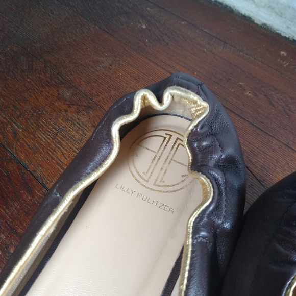 LILY PULITZER Brown Leather Flats with Gold Toned Lions Head - Picture 3 of 5